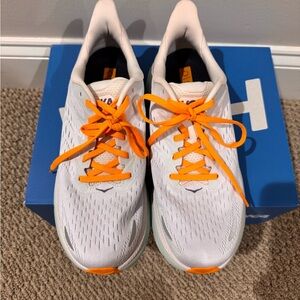 Hoka Clifton 8 size 9.5